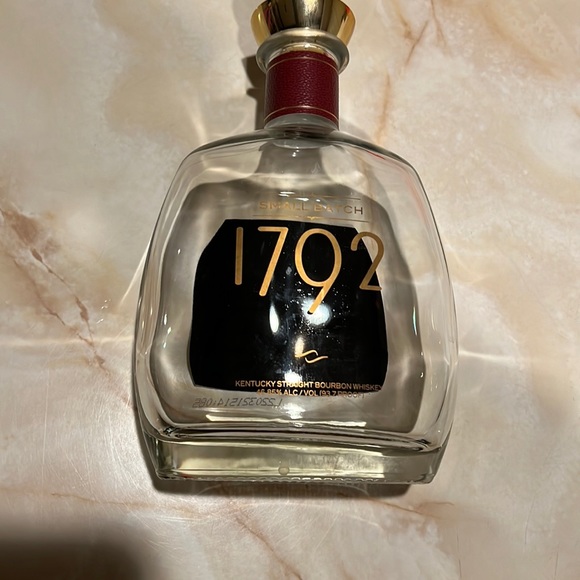 Empty liquor bottles - Picture 1 of 6